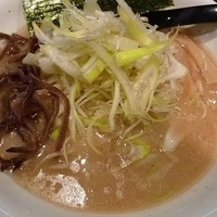 「三元豚荒ねぎ醤油（味玉っトッピング）」@麺屋 浅草 賢武の写真