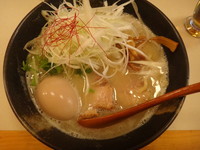 「えび塩そば+味玉+シロネギ(900円→450円)」@らあめん翔の写真