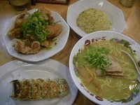 「サービス定食(こてっり)+ユウリンチ」@天下一品 歌舞伎町店の写真