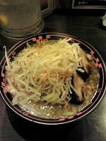 「ガッツ（醤油）　（野菜、油、にんにく　各増し）」@麺道ガッツの写真