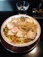 「肉煮干し中華そば」@肉煮干し中華そば さいころの写真