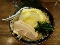 「豚骨醤油らーめん中829円+野菜大105円」@らあめん 寸八 総本店の写真