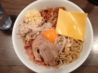 「まぜそば 中」@ジャンクガレッジ 東京ラーメンストリートの写真