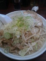 「しょうゆもやしらーめん＋薬味多め」@こってりらーめん なりたけ TOKYOの写真