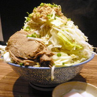 「汁なし油そば 750円（野菜マシ）」@ラーメン燈郎の写真