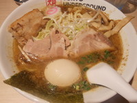 「特製ラーメン（炙りチャーシュー＋味玉）・Ｍサイズ」@TOKYO UNDER GROUND RAMEN 頑者の写真
