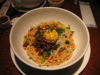 「冷やし本場汁なし担々麺：1200円」@過門香 上野バンブーガーデン店の写真