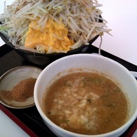 「つけ麺 中盛　８８０えん」@ジャンクガレッジ イオンレイクタウンmori店の写真