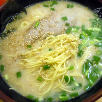 「博多らーめん＋半チャーハンセット　￥６５０」@博多ラーメン 長浜や 四谷三丁目店の写真