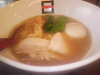 「濃菜醤油ラーメン（650円）＋味玉（クーポン使用）」@麺処 hachiの写真