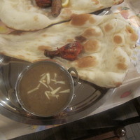 「ニハリ（パキスタンカレー）＋ナン＋マンゴラッシー」@アルヌールの写真