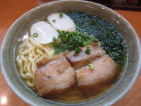 「アーサーラーメン」@沖縄そば やんばる 新宿本店の写真