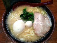 「横浜家系濃厚とんこつ醤油(650円)」@炎魔山 新宿歌舞伎町店の写真