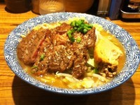 「ラーメン中盛り＋ステーキ＋ニンニク」@ラーメン燈郎の写真