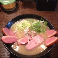 「「塩白鶏そば＋鴨燻製＋大盛り」」@麺や 而今 大東本店の写真