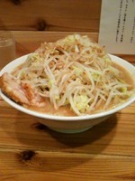 「大ラーメン　ニンニク　野菜増し増し」@ラーメン神豚 関東学院前店の写真