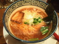 「醤油らあめん(930円)」@九州じゃんがら 西武池袋店の写真