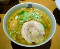 「塩らーめん琥珀味玉入り大盛り（980円）」@塩逸品 五代目けいすけ 本店の写真