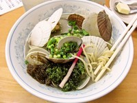 「【卯月の一杯（限定）】貝三種、浜辺の潮蕎麦　900円」@MENYA 食い味の道有楽の写真