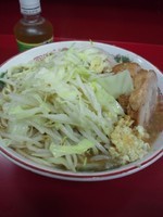 「小豚野菜ニンニク生卵」@ラーメン二郎 湘南藤沢店の写真