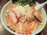 「中みそラーメン（硬め）＋野菜盛（大盛）」@横浜家系元町家の写真