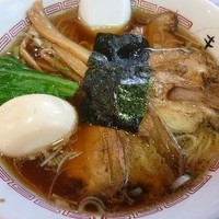 「支那そば特　炙り焼豚玉子入り」@支那そば きび 桃太郎外伝の写真