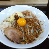 「まぜそば(ニンニク少し、油、エビマヨ、辛味)」@ジャンクガレッジ プレナ幕張店の写真