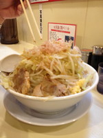 「ラーメン大盛り　ニンニク少し、野菜マシ、カラメ」@天高く翔べ! 22号店の写真