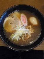 「煮干しらーめん、味玉、餃子半ライス（６５０＋５０＋３００円）」@栄昇らーめんの写真