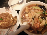 「五目ワンタンセット（黒半炒飯・杏仁豆腐付き）　「780円」」@酔香園 新館の写真