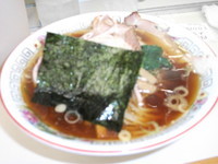 「らーめん+チャーシュー50円増し+メンマ100円増し」@青島食堂 秋葉原店の写真