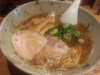 「魚沼三元豚正油らぁめん」@らぁめん一二三 那由多の写真