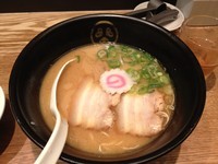「豚骨醤油らーめん」@TOKYO 豚骨 BASE MADE by 博多一風堂 ecute品川サウス店の写真
