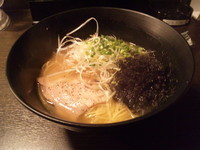 「白醤油ラーメン（６８０円）限定」@金豚の写真