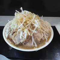 「ラーメン中盛　豚増し、野菜w、にんにく、アブラ+豚1枚増し」@ジャンクガレッジ 甲府昭和店の写真