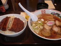 「中華そば＋ミニソースかつ丼セット（１０００円）」@元祖會津中華そば べこ めでたいや 東京分店の写真