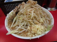 「小豚ラーメン（ヤサイニンニクアブラタマネギ）」@豚ラーメン 蕨店の写真