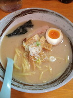 「とんこつ醤油ラーメン ￥600→オープン記念￥100」@餃子の翠葉 セントラルキッチンの写真