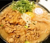 「背脂入り肉玉そば＋肉増し(100ｇ)＋ライス無料」@肉玉蕎麦 おとど 北松戸総本山の写真