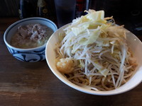 「岩塩ザルラーメン（豚バラに変更）+大盛　８８０円」@ラーメンアキラの写真