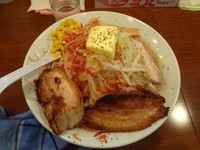 「メガソルトアブリ（野菜チョイ増し、桜エビ、バター、コーン）」@メガガンジャの写真