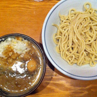 「濃厚煮干つけ麺（並）＋味玉＋玉ねぎ増し」@月と鼈の写真