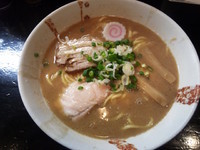 「濃厚豚骨魚介そば 塩　中盛り無料【750円】」@麺屋33の写真