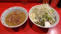 「ザルラーメン（700円）＋温泉玉子（100円）ニンニク」@ラーメン二郎 府中店の写真