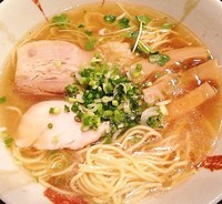 「丸鶏旨味そば700円」@麺屋33の写真