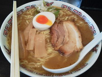 「魚介だしらーめん：大盛り無料」@麺屋 すずめの写真