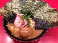 「ラーメン＋味玉＋海苔（￥640＋￥60＋￥50）」@家系総本山 ラーメン吉村家の写真