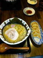 「濃厚魚介ラーメン」@らーめん笑楽の写真