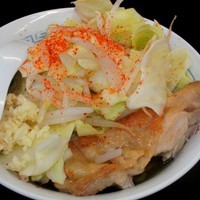 「鶏郎（ふつう150g 700円）＋野菜・ニンニク・とうがらし」@潮中華 KAZEの写真