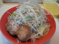 「ブタメン(中)650＋生卵50」@恵比寿ブタメンの写真